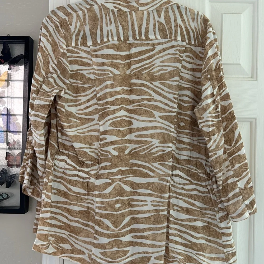 Chico’s Lightweight Animal Print Cardigan Jacket - Picture 3 of 3